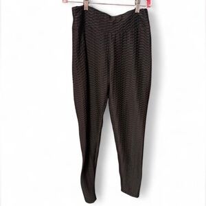 black textured women's high-waisted scrunch butt lifting yoga pants